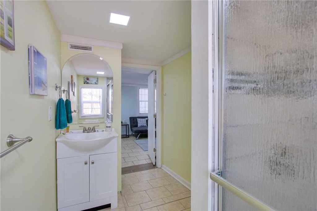 23 Center St - Sunny Side Down - Downstairs Apartment Folly Beach Zimmer foto